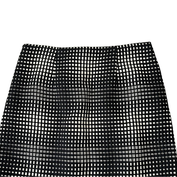 Emanuel Ungaro Paris Black & Ivory Silk Blend Woven Flounce Peplum Skirt - 4 - Picture 9 of 15